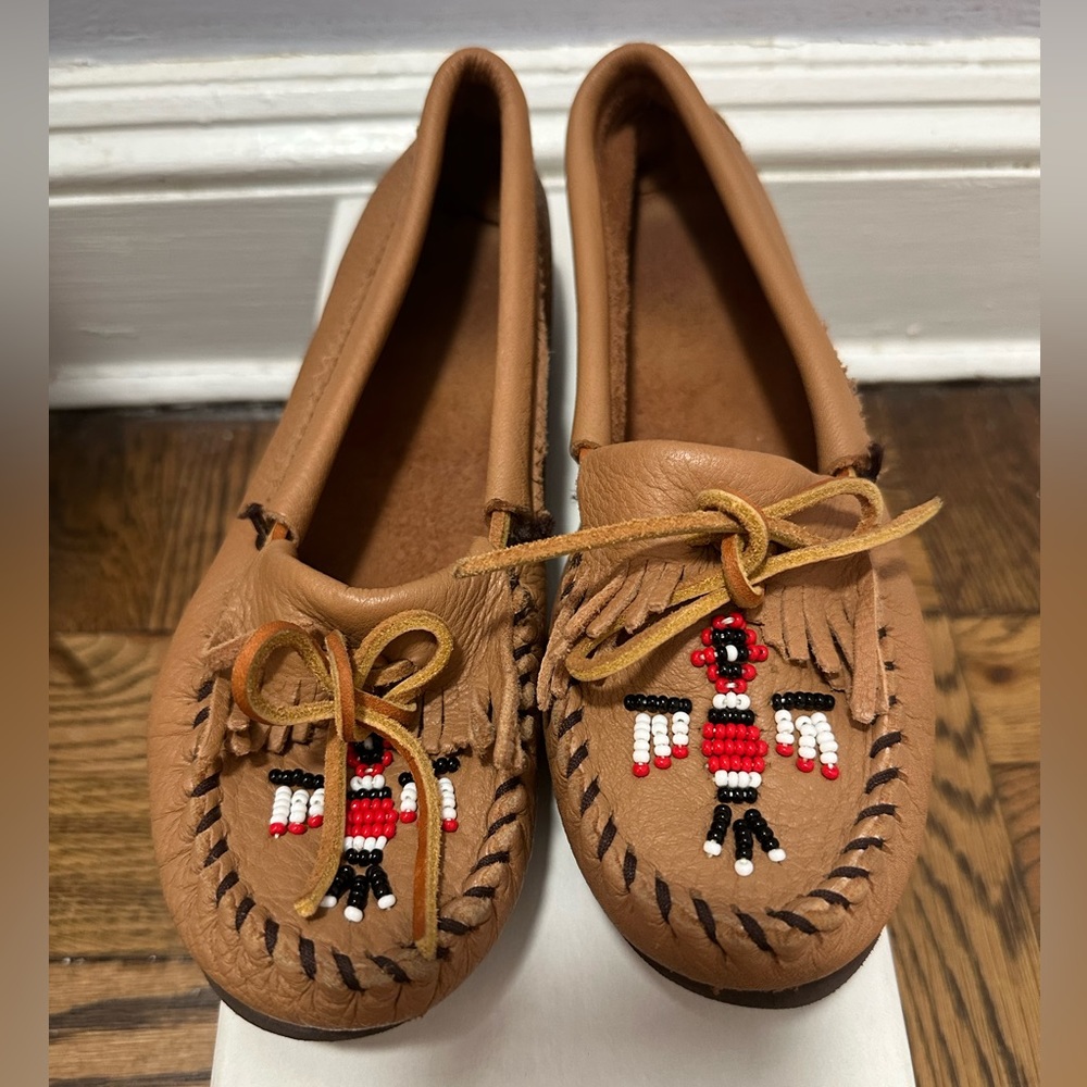 Minnetonka Thunderbird Tan Moccasins